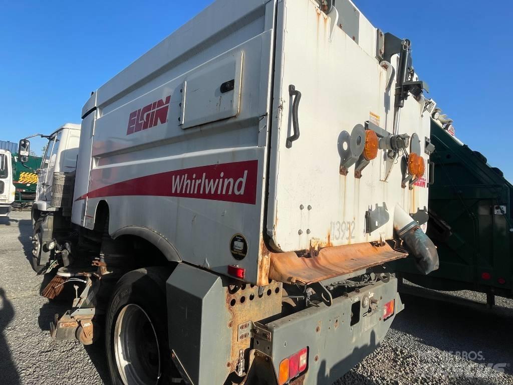 UD 3300 Fejebiler