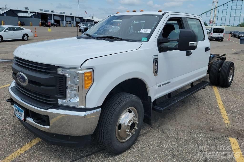 Ford F 350 XL SD Chassis