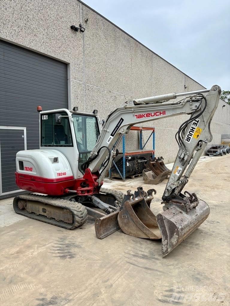 Takeuchi TB 240 Minigravemaskiner