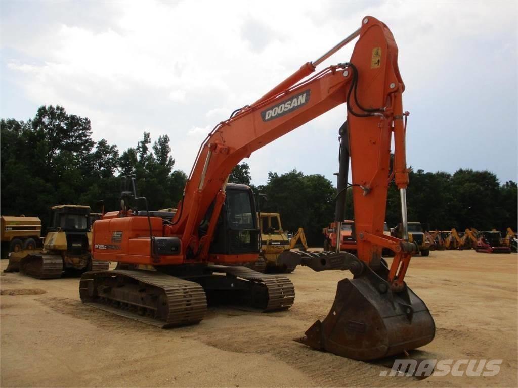 Doosan DX225 Gravemaskiner på larvebånd