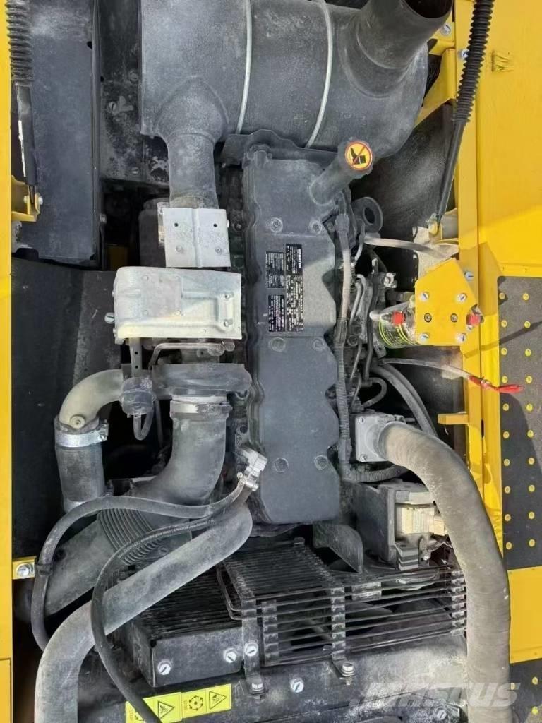 Komatsu PC 220 Gravemaskiner på larvebånd
