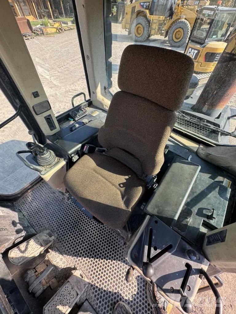 CAT 963 C Larvebåndslæssere