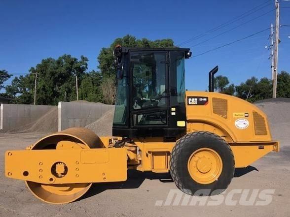 CAT CS44B Tromle med luftdæk
