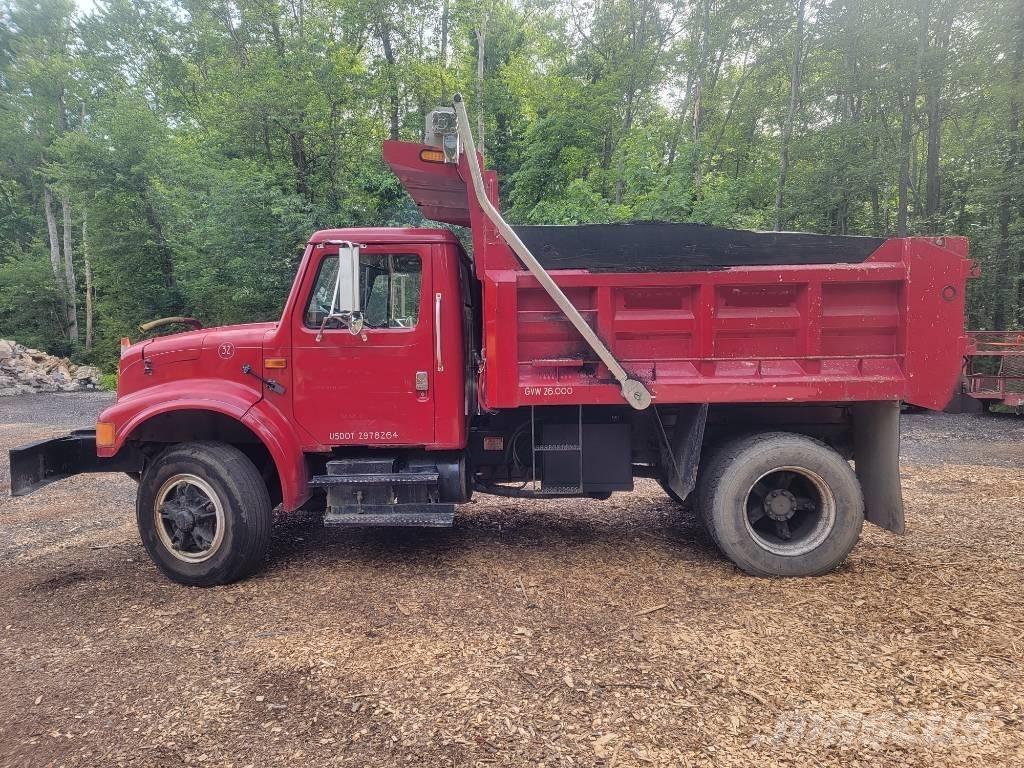 International 4900 Lastbiler med tip