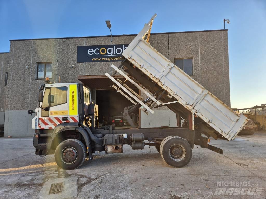 Iveco AD190T33W Lastbiler med tip