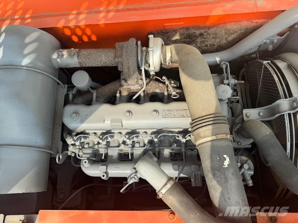 Hitachi ZX 240 Gravemaskiner på larvebånd