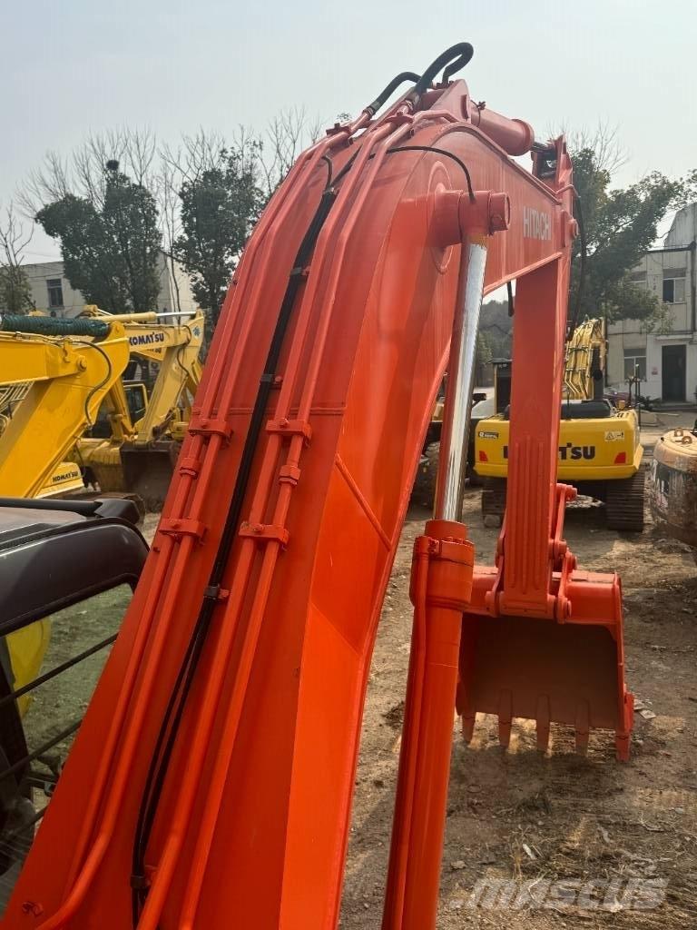 Hitachi ZX 240 Gravemaskiner på larvebånd