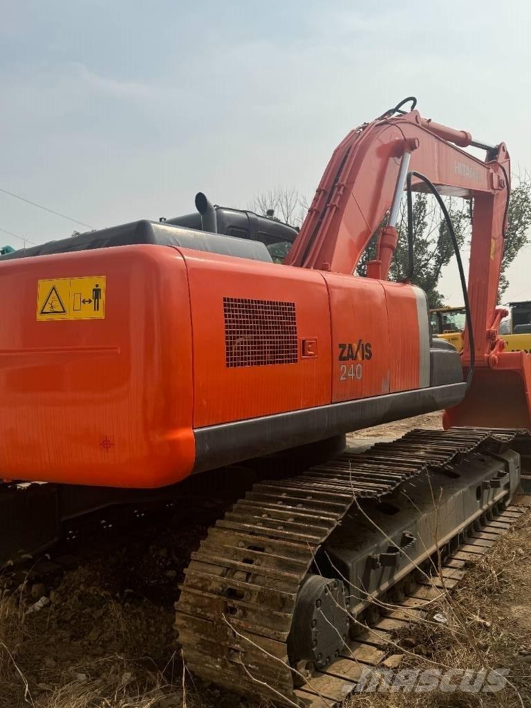 Hitachi ZX 240 Gravemaskiner på larvebånd