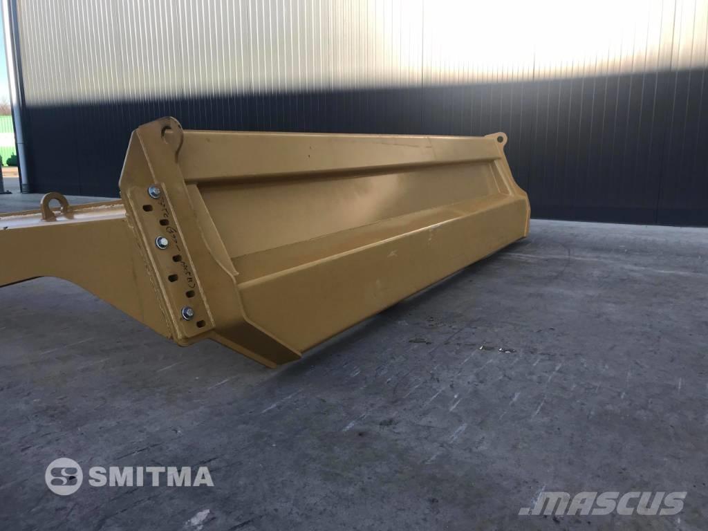 CAT 735C Bagklapper