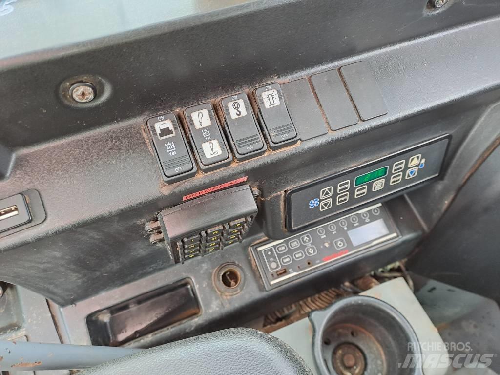 Takeuchi TB2150 Gravemaskiner på larvebånd