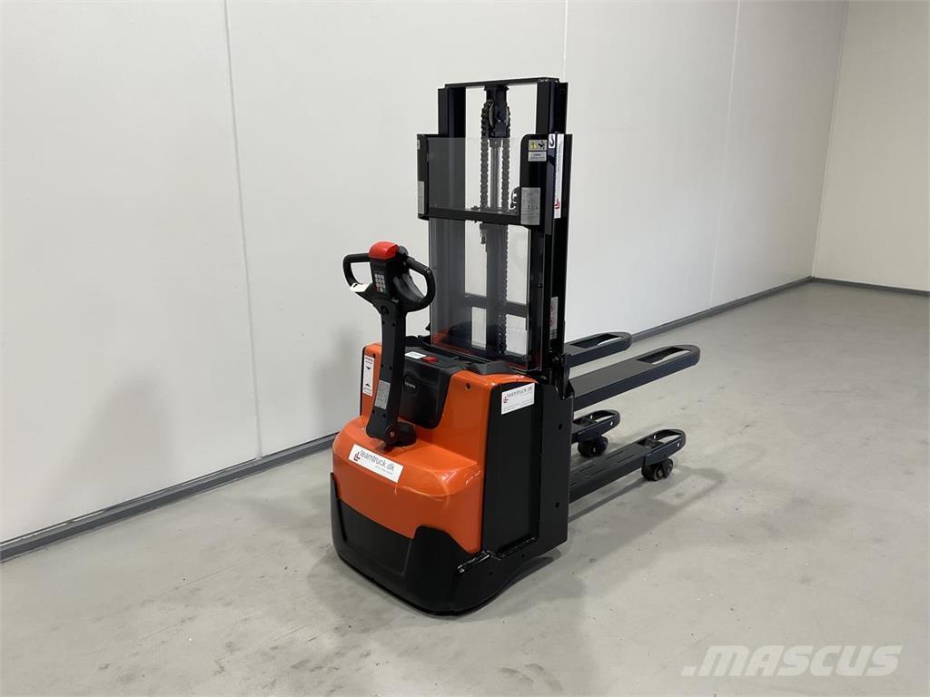 Toyota SWE200D Selvkørende stablere