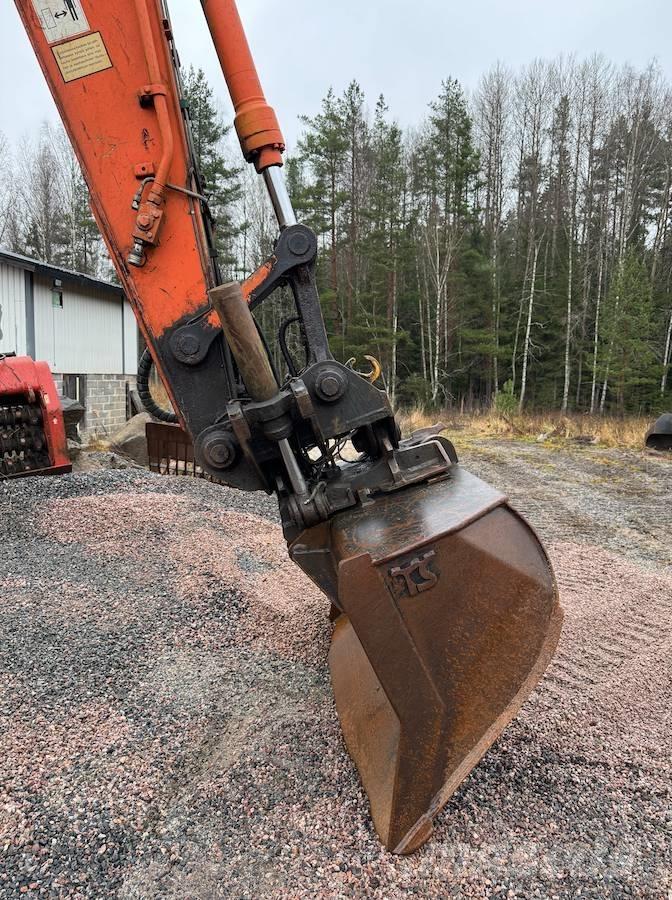 Hitachi ZX 225 US LC Gravemaskiner på larvebånd