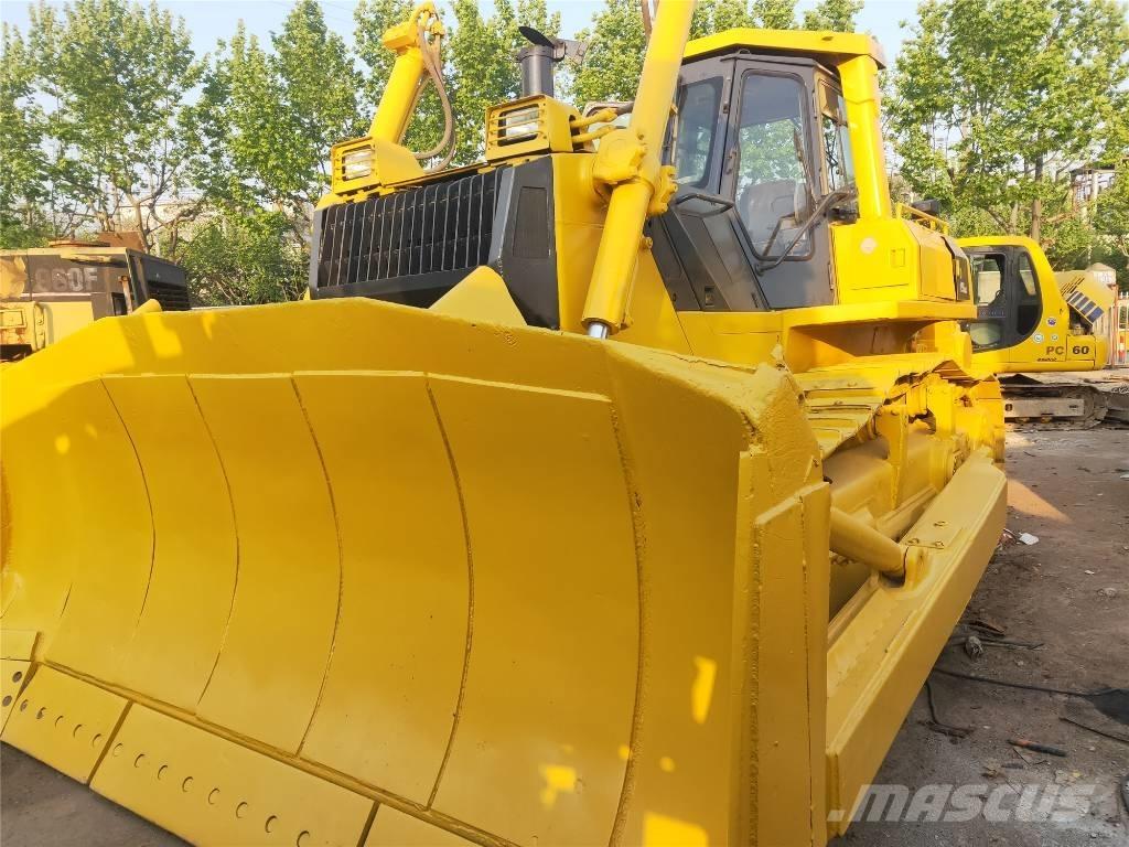 Komatsu D155AX-5 Bulldozer på larvebånd
