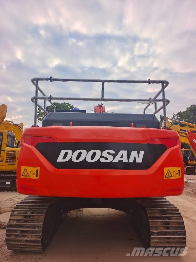 Doosan DX 225 LC Gravemaskiner på larvebånd