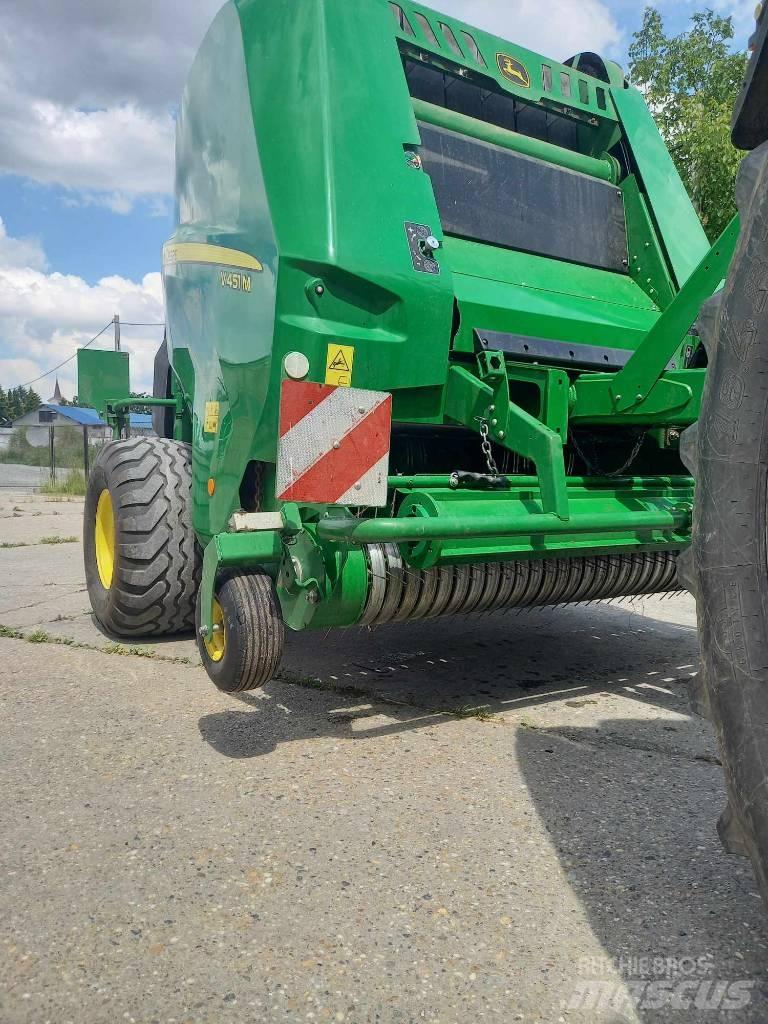 John Deere V451M Rundballe-pressere