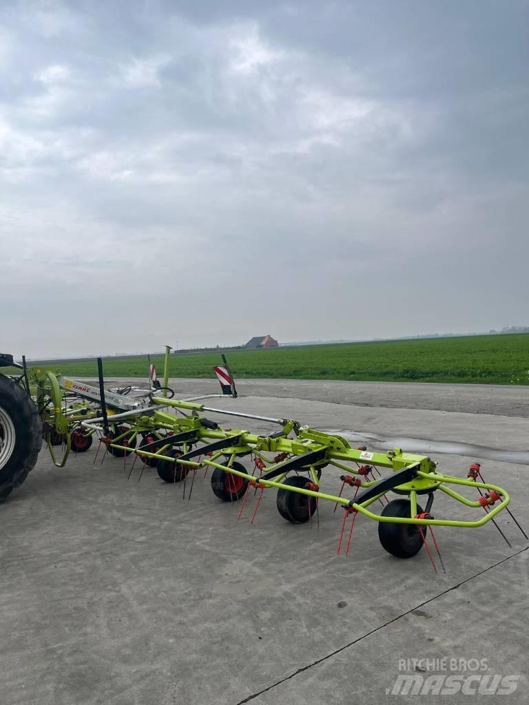 CLAAS Volto 1100 River og høvendere