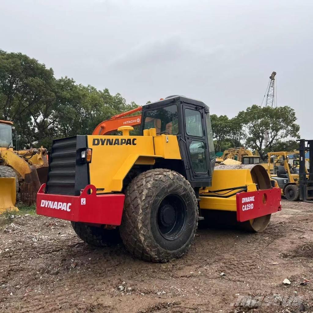 Dynapac CA 251 Enkelt tromle