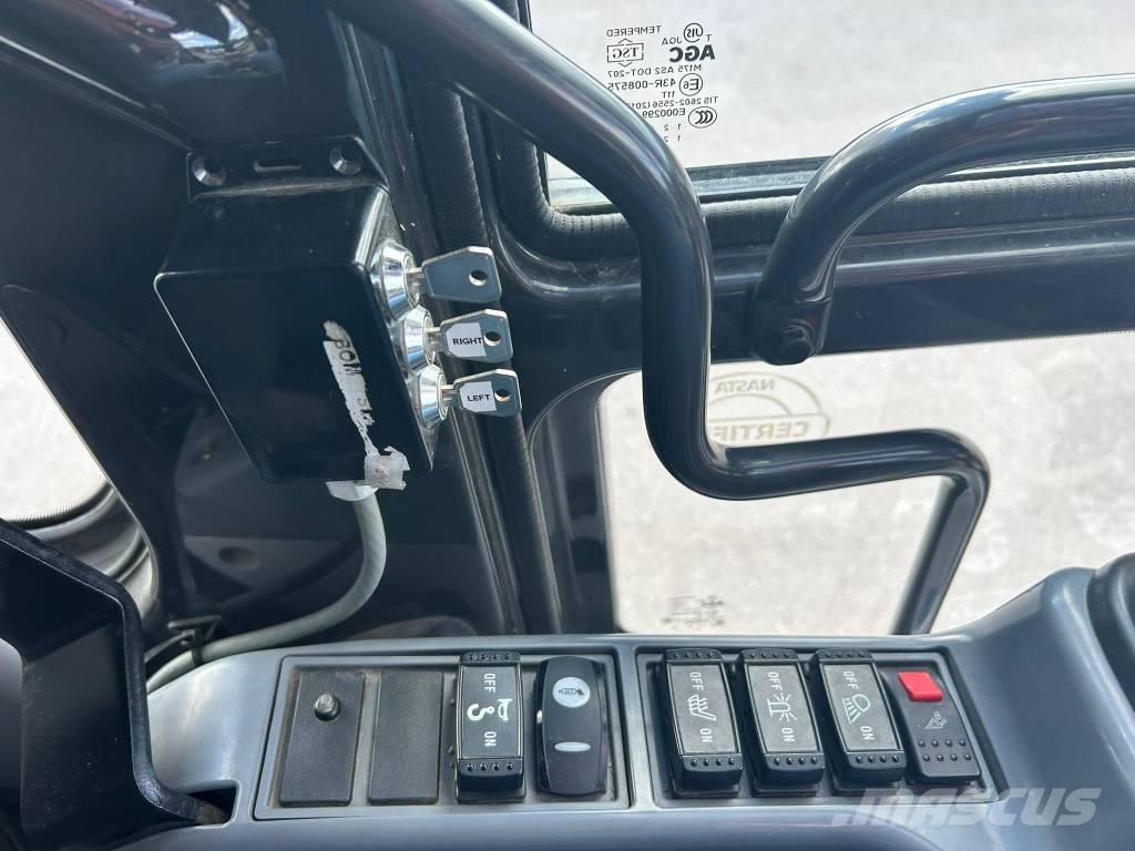 Hitachi ZX 300 LC-6 Gravemaskiner på larvebånd