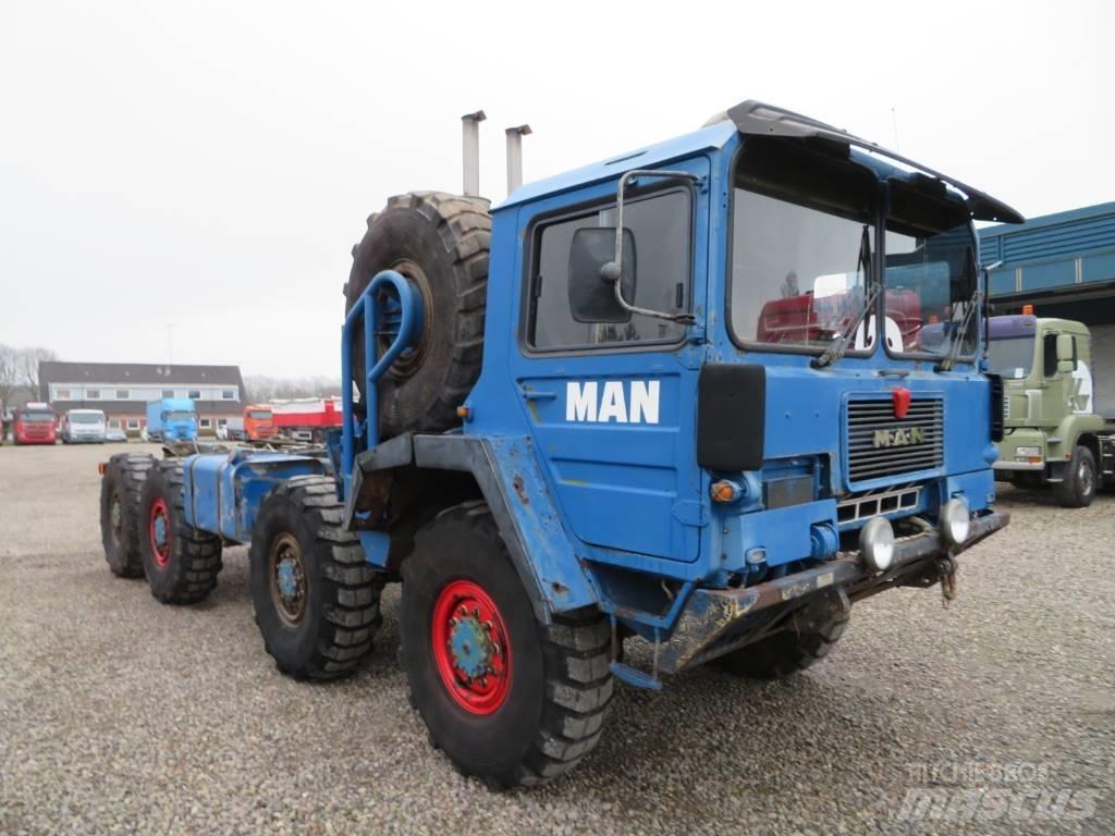 MAN M1014 V10 8x8 Andre lastbiler