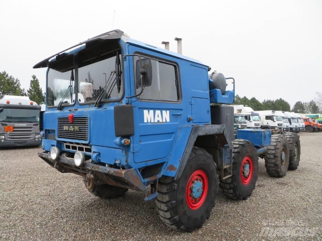 MAN M1014 V10 8x8 Andre lastbiler