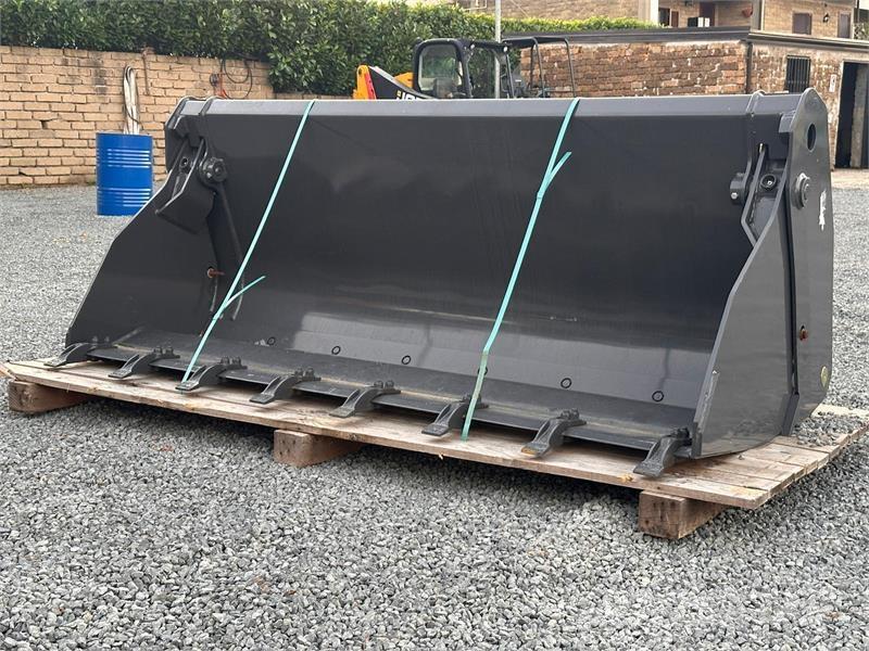 New Holland 220 Skovle