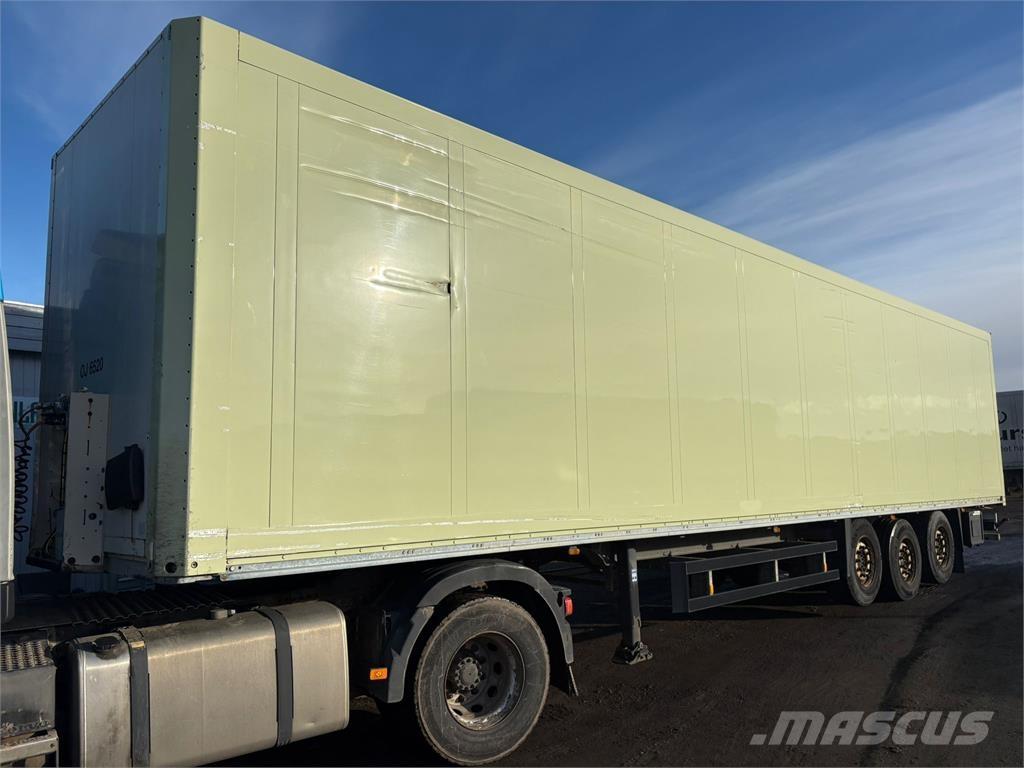 Schmitz 3aks Semi-trailer med fast kasse