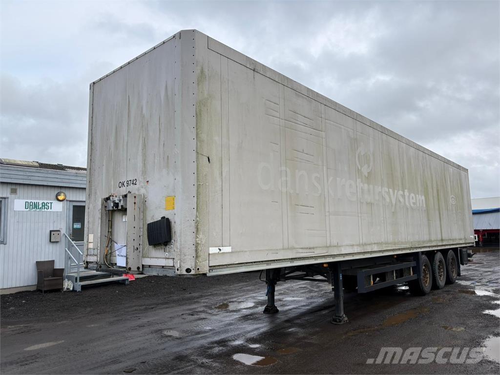 Schmitz 3aks Semi-trailer med fast kasse