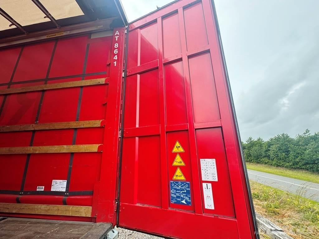 Krone 3 aksl. Semi-trailer med Gardinsider