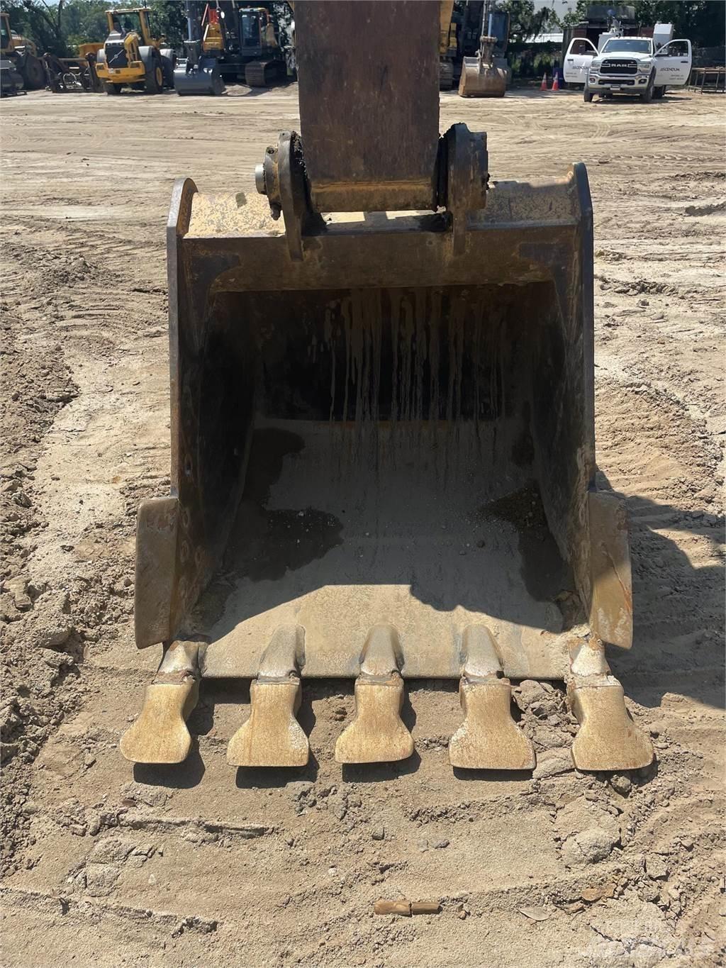 CAT 325C Gravemaskiner på larvebånd