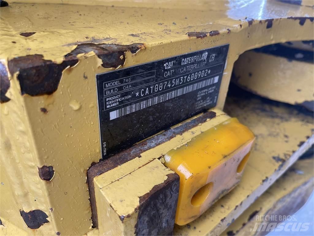 CAT 745 Terrængående lastbiler