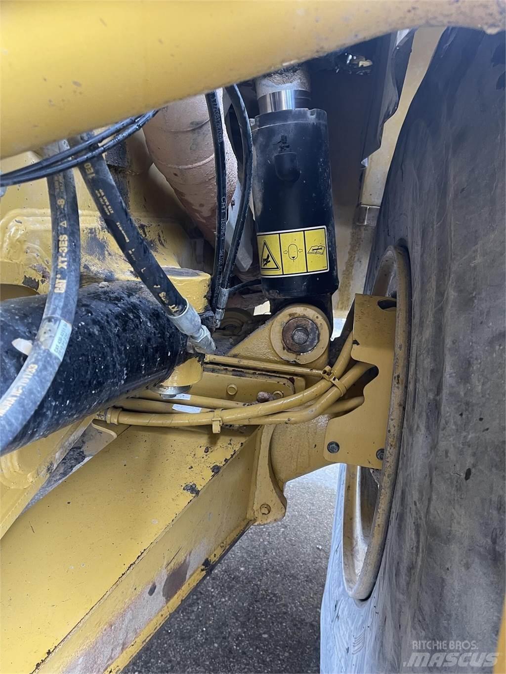 CAT 745 Terrængående lastbiler