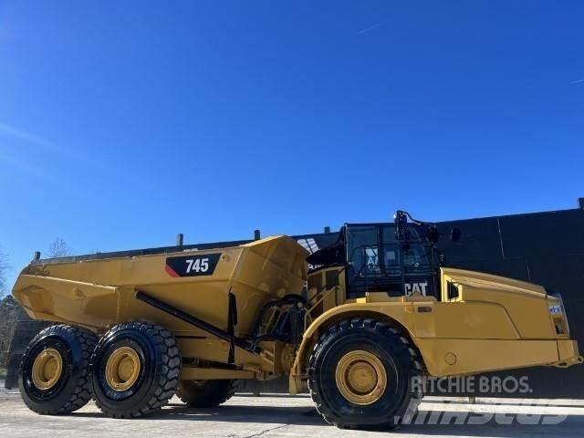 CAT 745 Terrængående lastbiler