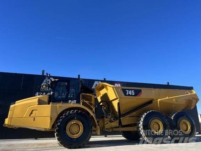 CAT 745 Terrængående lastbiler