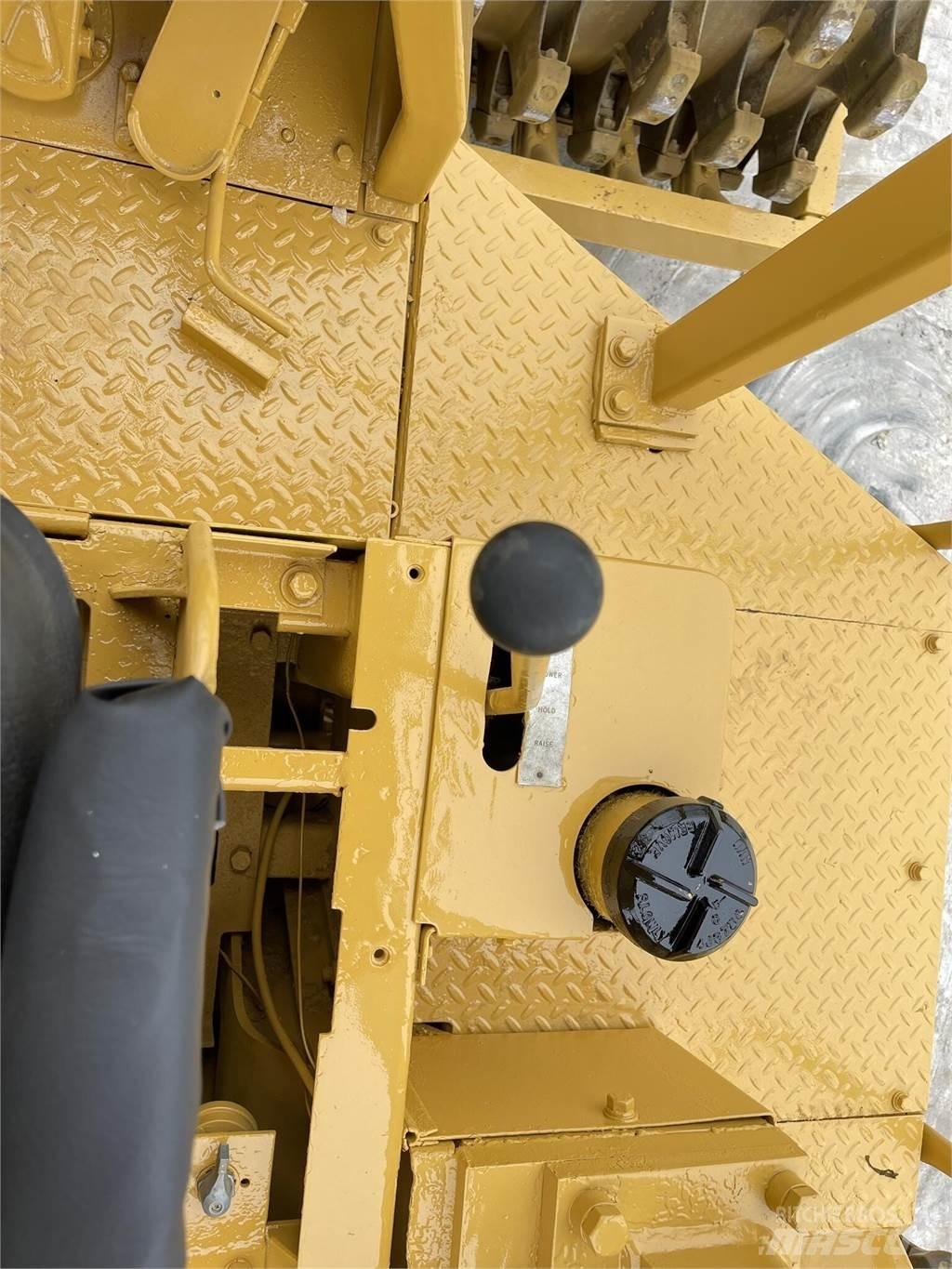 CAT 815 Affaldskompaktorer