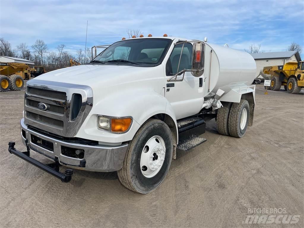 Ford F650 Tankvogne - vand