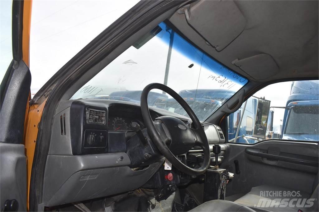 Ford F750 Lastbiler med tip