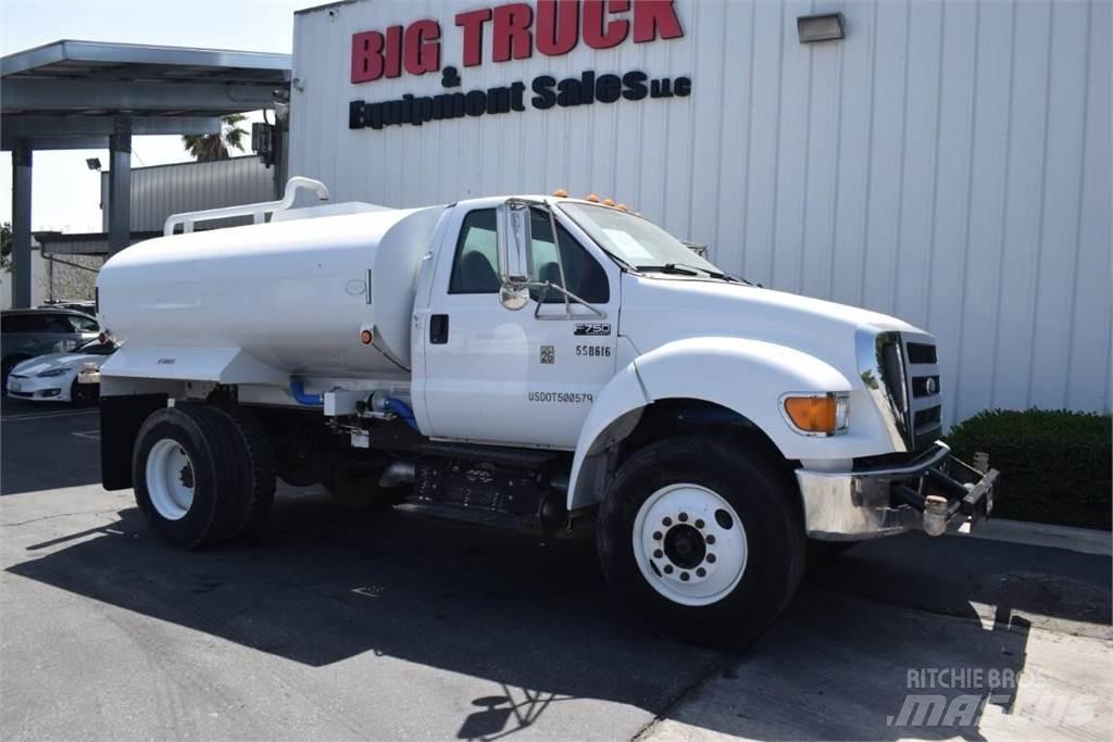 Ford F750 Tankbiler