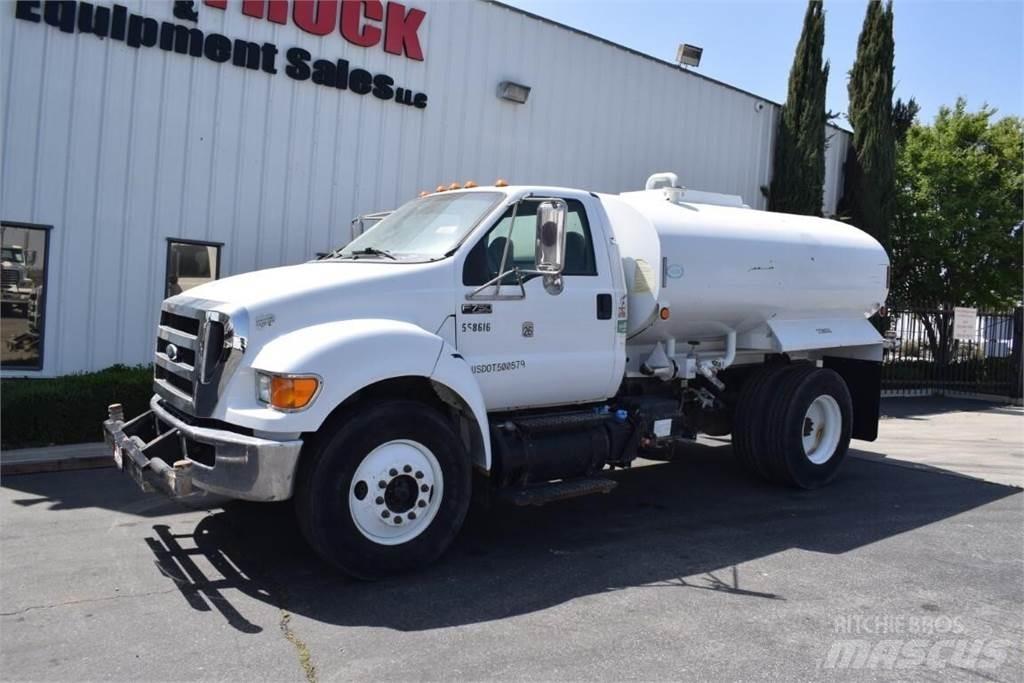 Ford F750 Tankbiler