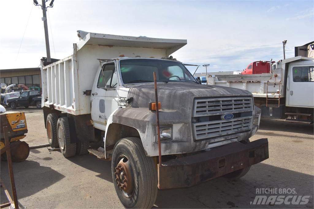 Ford F900 Lastbiler med tip