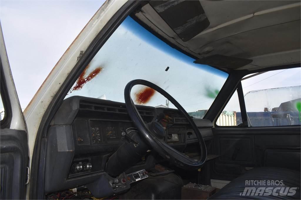 Ford F900 Lastbiler med tip