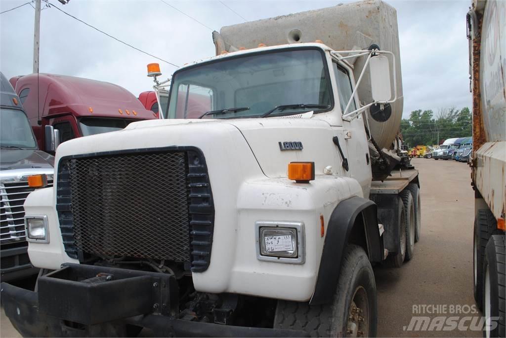 Ford L8000 Betonbiler