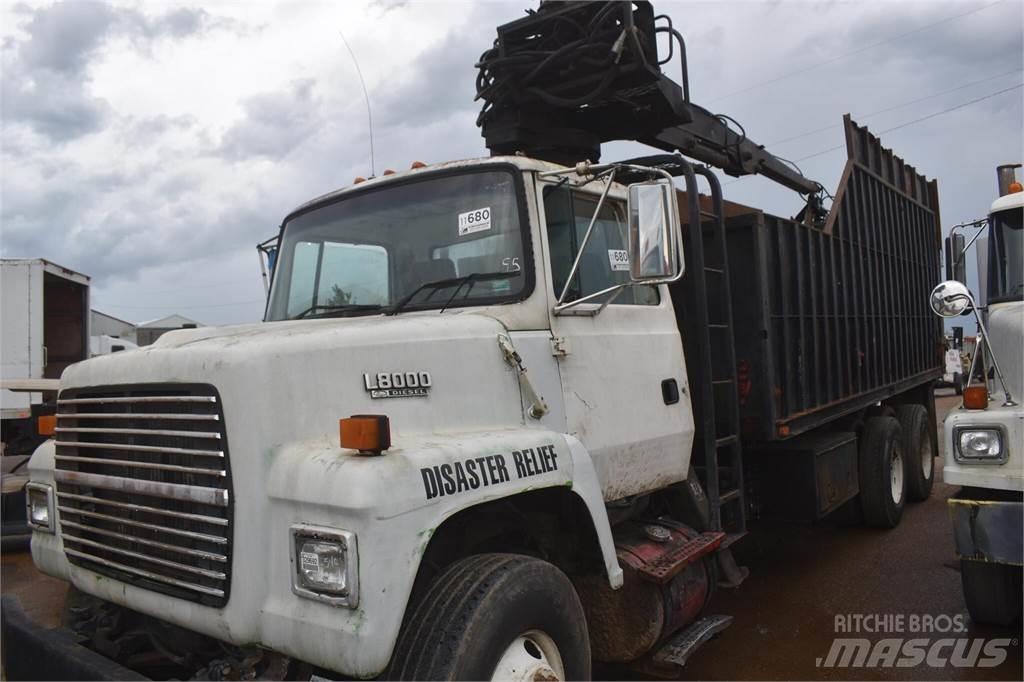 Ford L8000 Lastbil med kran