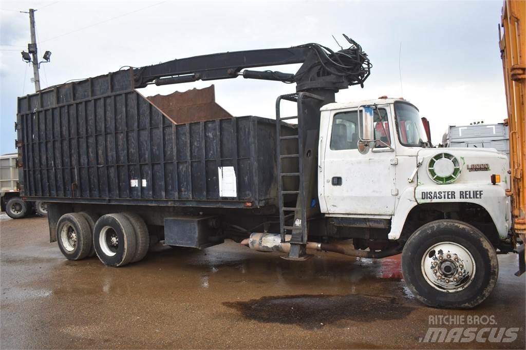 Ford L8000 Lastbil med kran