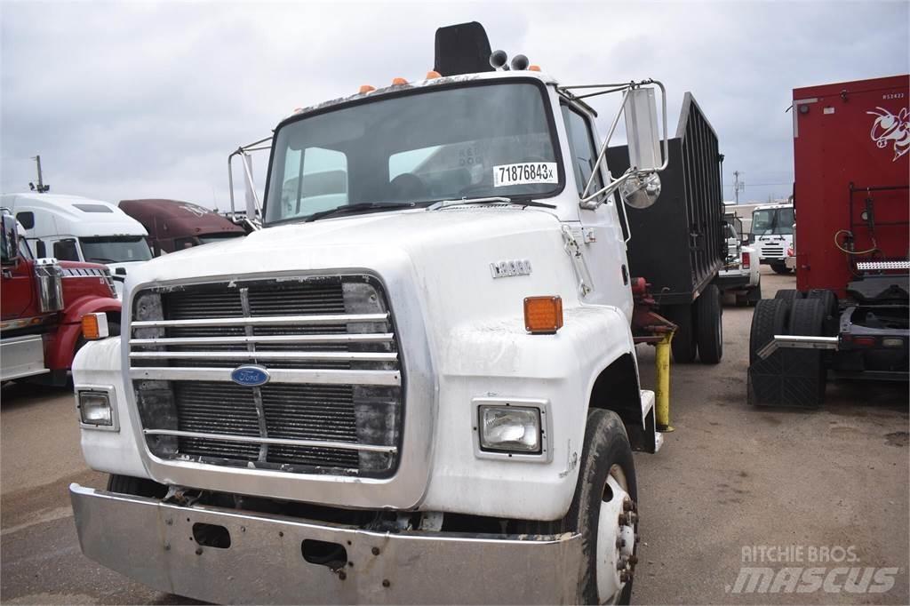 Ford L8000 Lastbil med kran
