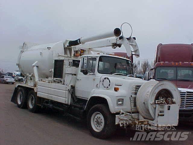 Ford L8000 Tankbiler