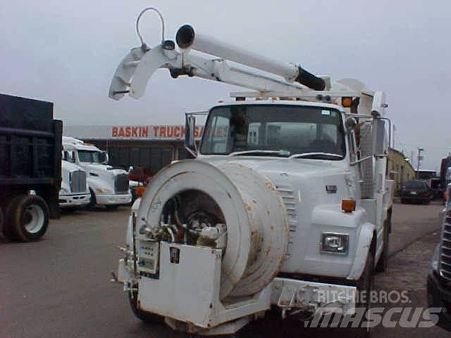 Ford L8000 Tankbiler