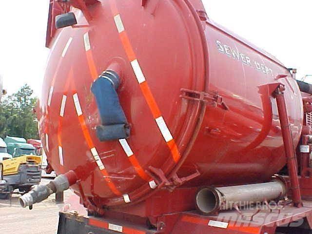 Ford L8000 Tankbiler