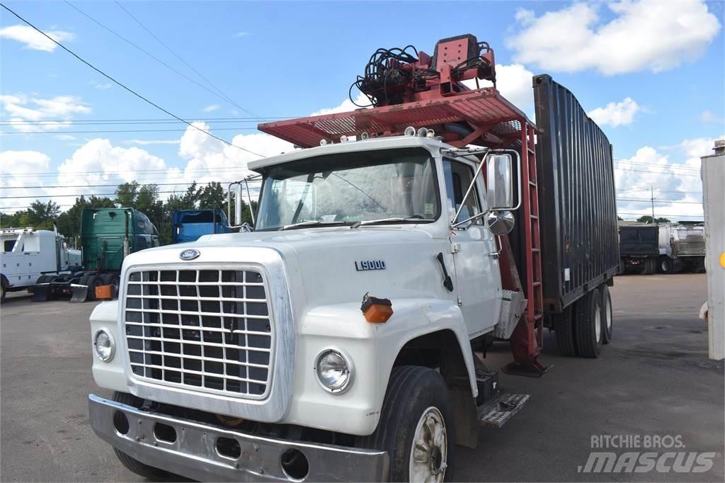 Ford L9000 Lastbil med kran