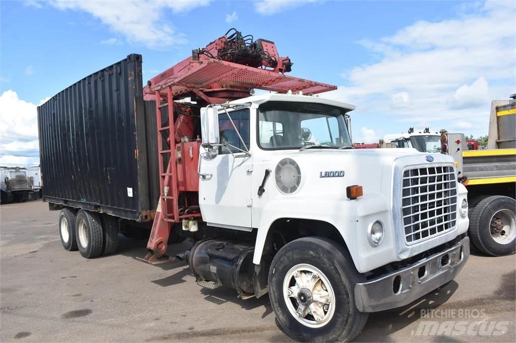 Ford L9000 Lastbil med kran
