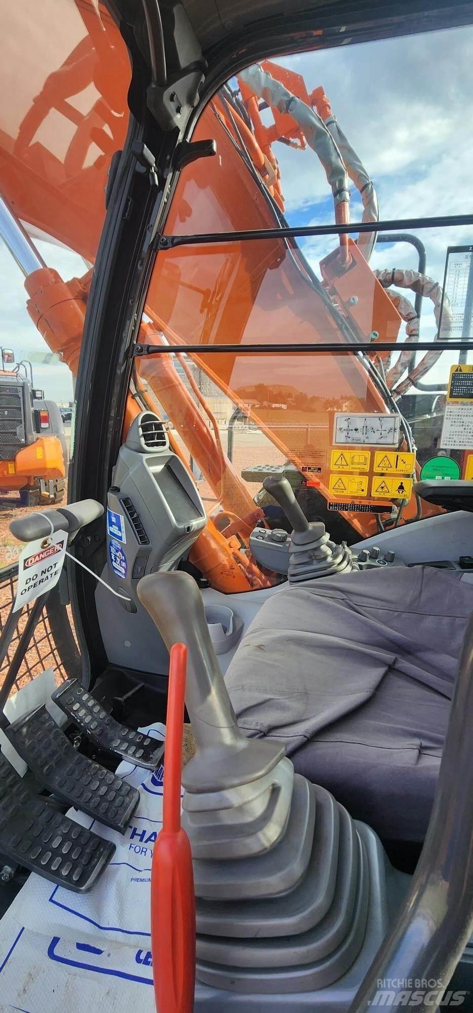 Hitachi ZX135US-6 Gravemaskiner på larvebånd